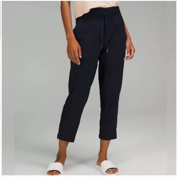 Lululemon Pants Women 4 Black 25" Dance Studio Mid Rise Crop Daily Athleisure - Picture 1 of 11